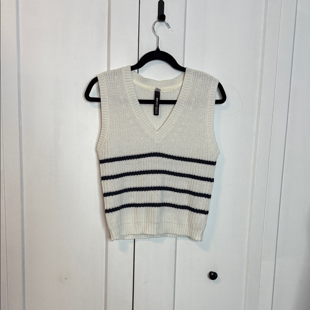 Design Lab Lord & Taylor White Ivory & Navy Striped Sleeveless knit Top - Medium